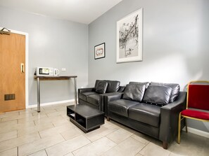 ห้องซูพีเรีย, หลายเตียง (Family of 8) | บริเวณนั่งเล่น