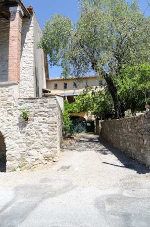 Exterior detail - MAS ABICOU - chambres d'hôtes (Vezenobres)