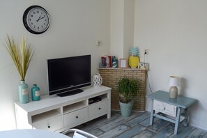 House, 2 Bedrooms (Beach House Sea-Esta) | Television - Beach House Sea-Esta (Egmond aan Zee)