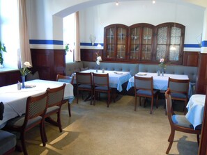 Ze serveren er lunch en diner 