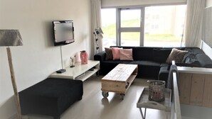 Unclassified image, 4 of 14, button - Beach House Sea-Side (Egmond aan Zee)