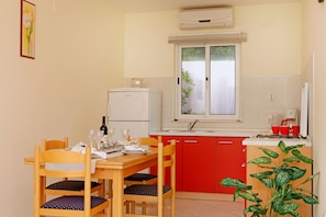 Villa, Multiple Beds, Non Smoking, Sea View | Private kitchen