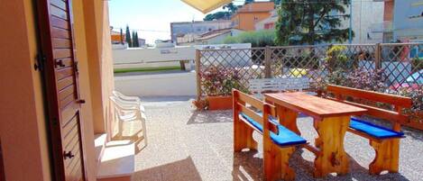 تناول الطعام بالخارج