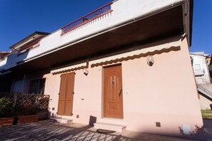 Exterior detail - N044 - Numana, new three-room apartment with terrace and a / c (Numana)