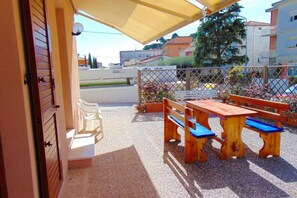 Outdoor dining - N044 - Numana, new three-room apartment with terrace and a / c (Numana)