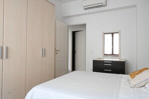 2 bedrooms, bed sheets - N044 - Numana, new three-room apartment with terrace and a / c (Numana)