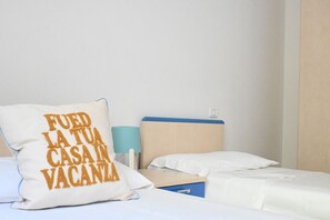 2 bedrooms, bed sheets - N044 - Numana, new three-room apartment with terrace and a / c (Numana)