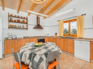 Fridge, oven, dishwasher, coffee/tea maker
