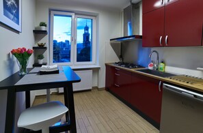 Fridge, microwave, oven, stovetop - Good Time Apartments - Świętokrzyska (Warsaw)