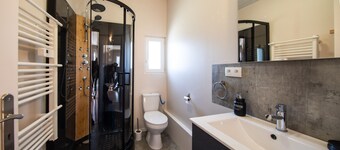 Cottage 4pers center of Jura between lakes and mountains. Wifi / Spa.