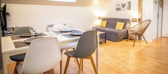 Cottage 4pers center of Jura between lakes and mountains. Wifi / Spa.