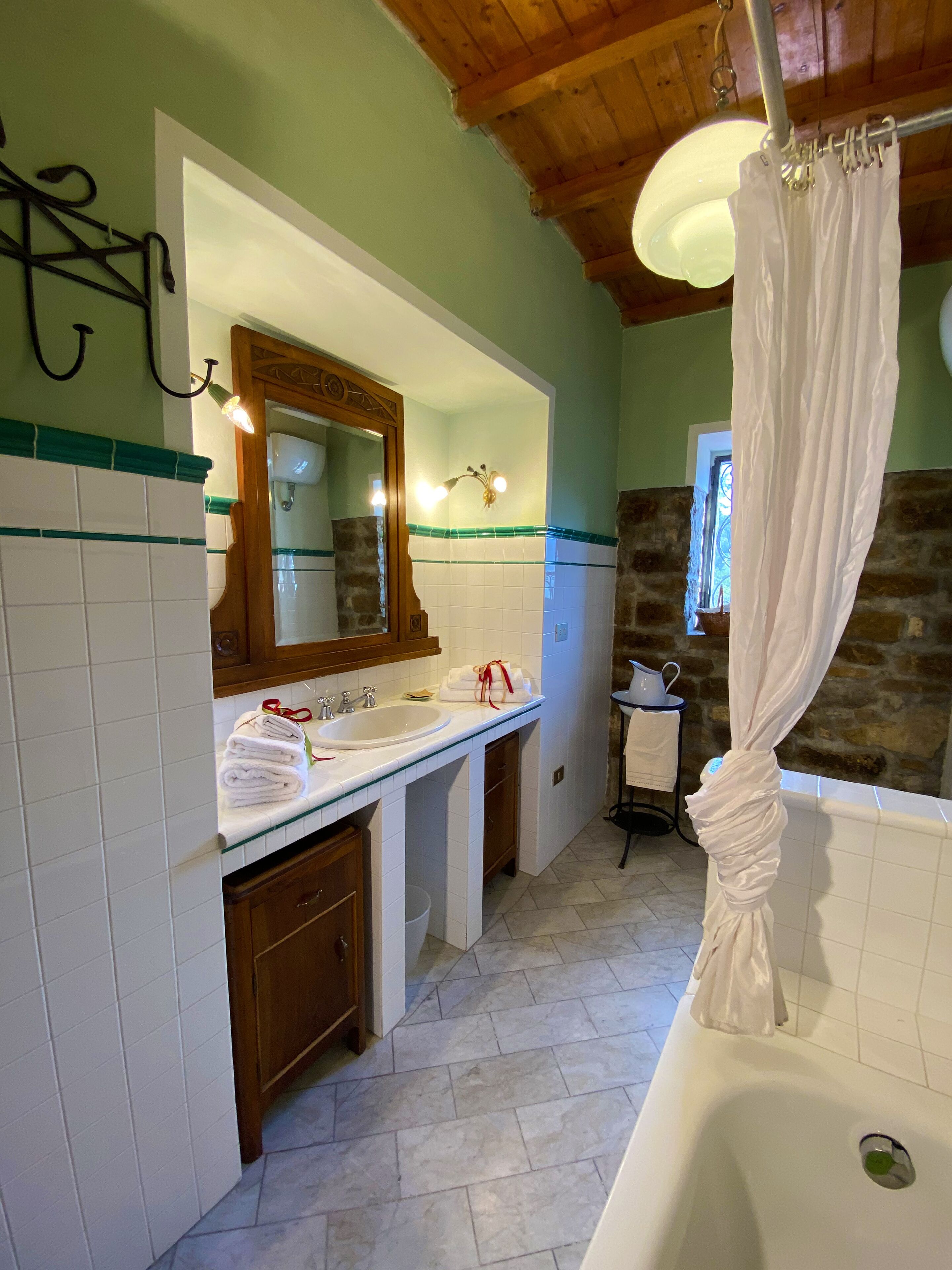 FLORENTINE HILLS-CHIANTI 220 EXCELLENT REVIEWS. 100% travelers recommend.