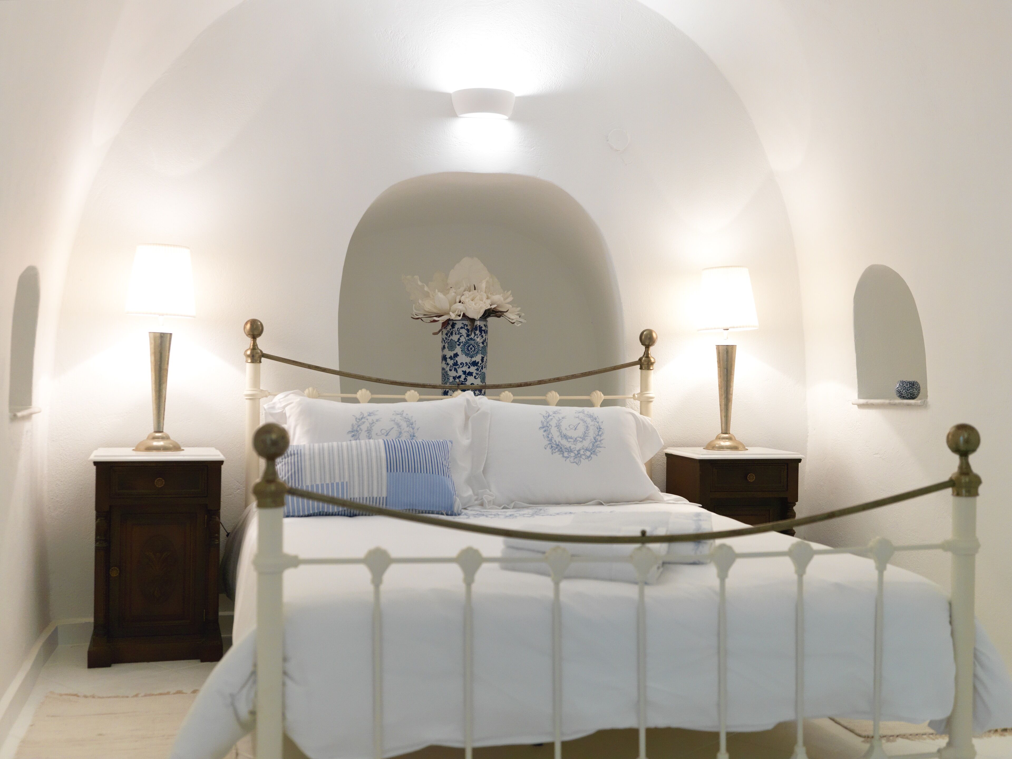 Adrales Cave House by K&K