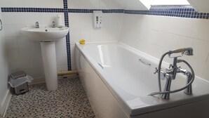 Free toiletries, hair dryer, towels - Bosayne Guest House (Tintagel)