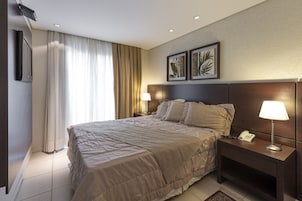 Minibar, escritorio, cortinas blackout y sistema de insonorización 
