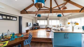 Loft, banheiro privativo | Lounge