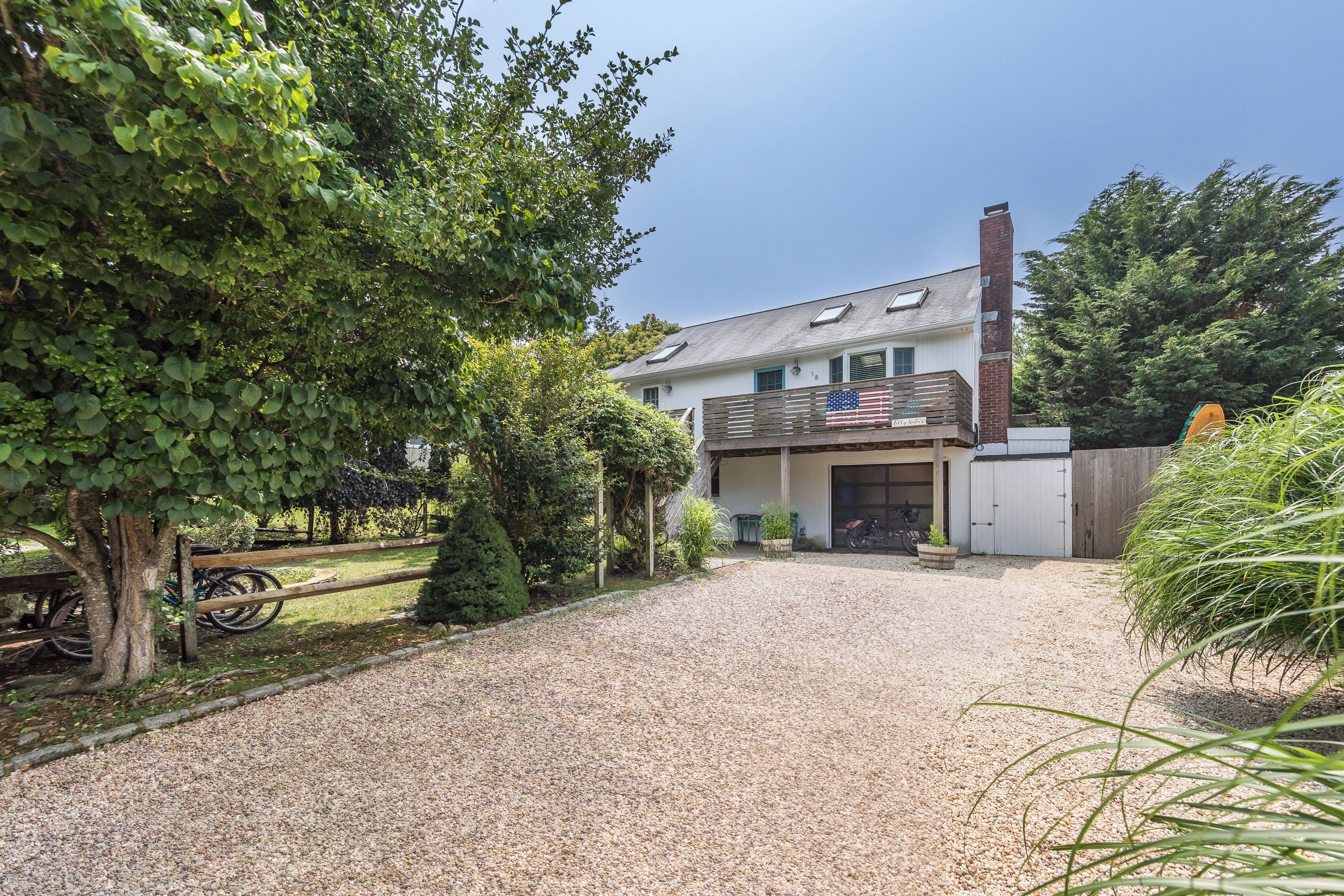 Ditch Plains Retreat, Surfer's Paradise, Walk To The Beach, Family Friendly Home