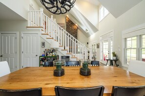 Dining - Association Pool Close To Beach & Downtown! (Union Pier)