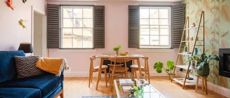 Huoneisto, 1 suuri parisänky ja vuodesohva, tupakointi kielletty | Lounge