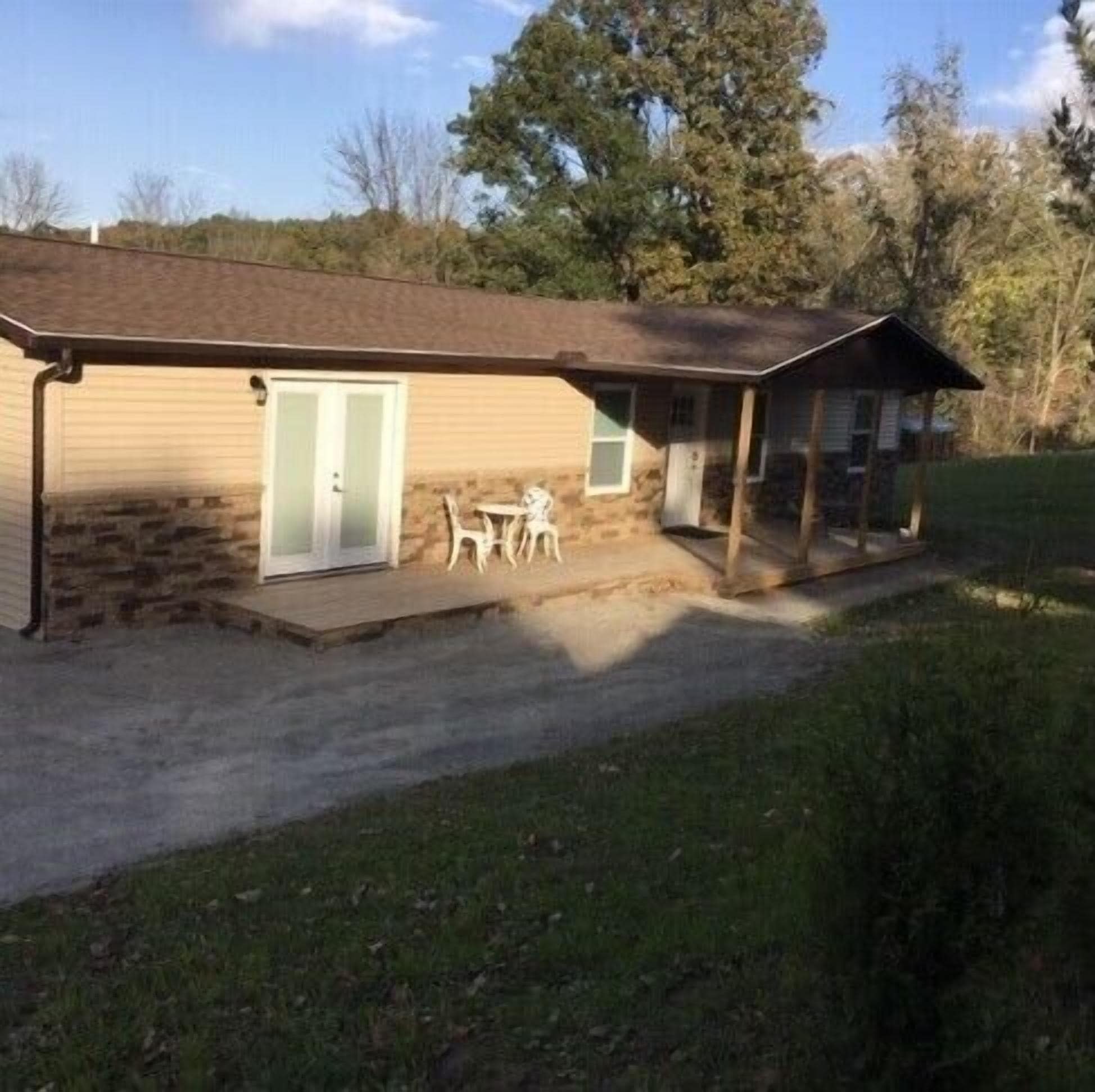 All American Cabin with plenty of parking