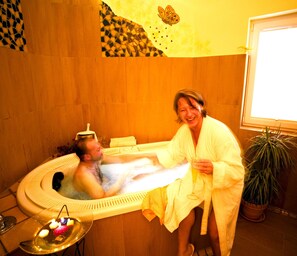Bồn tắm spa trong nhà
