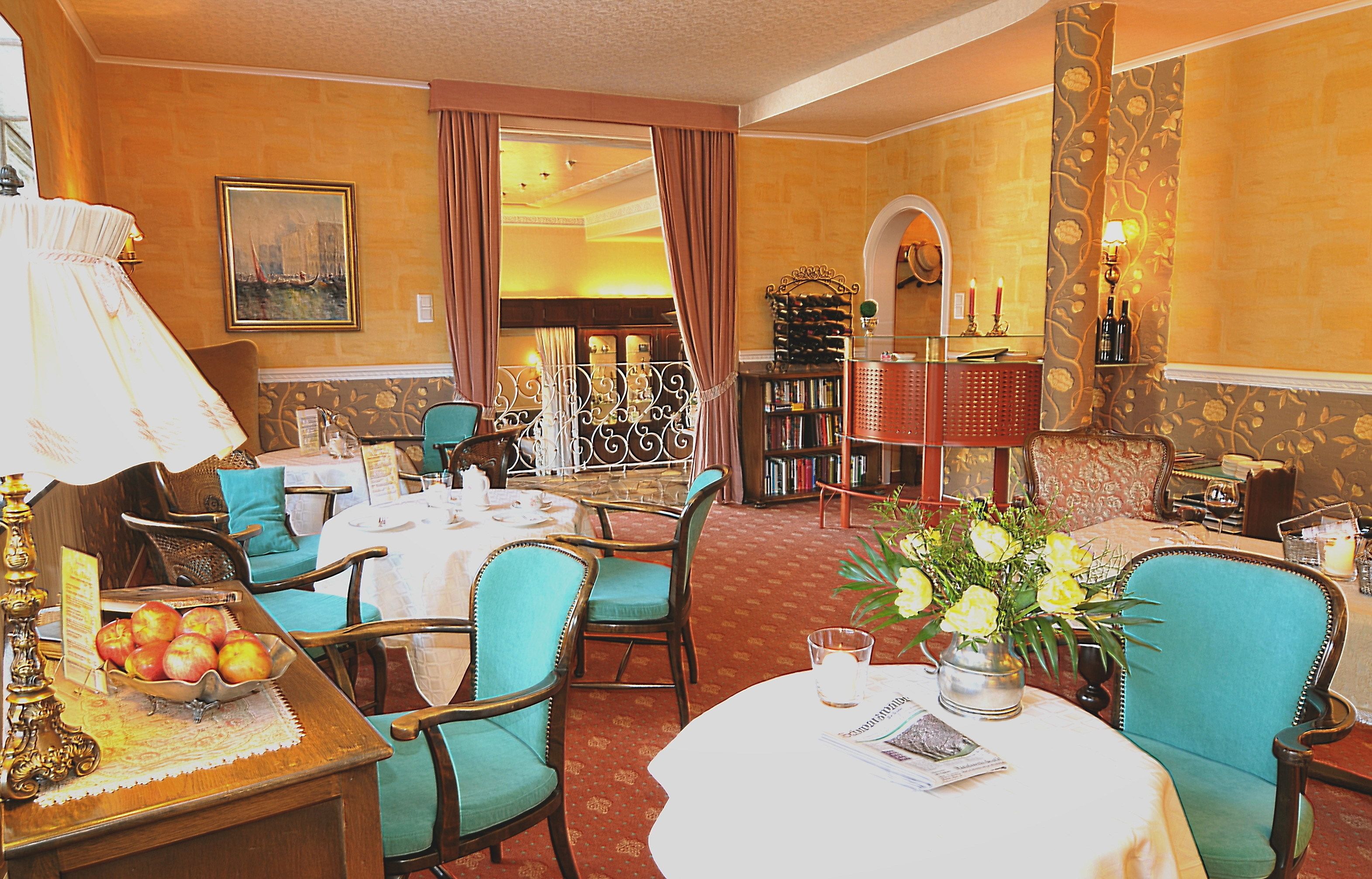 Lobby-lounge