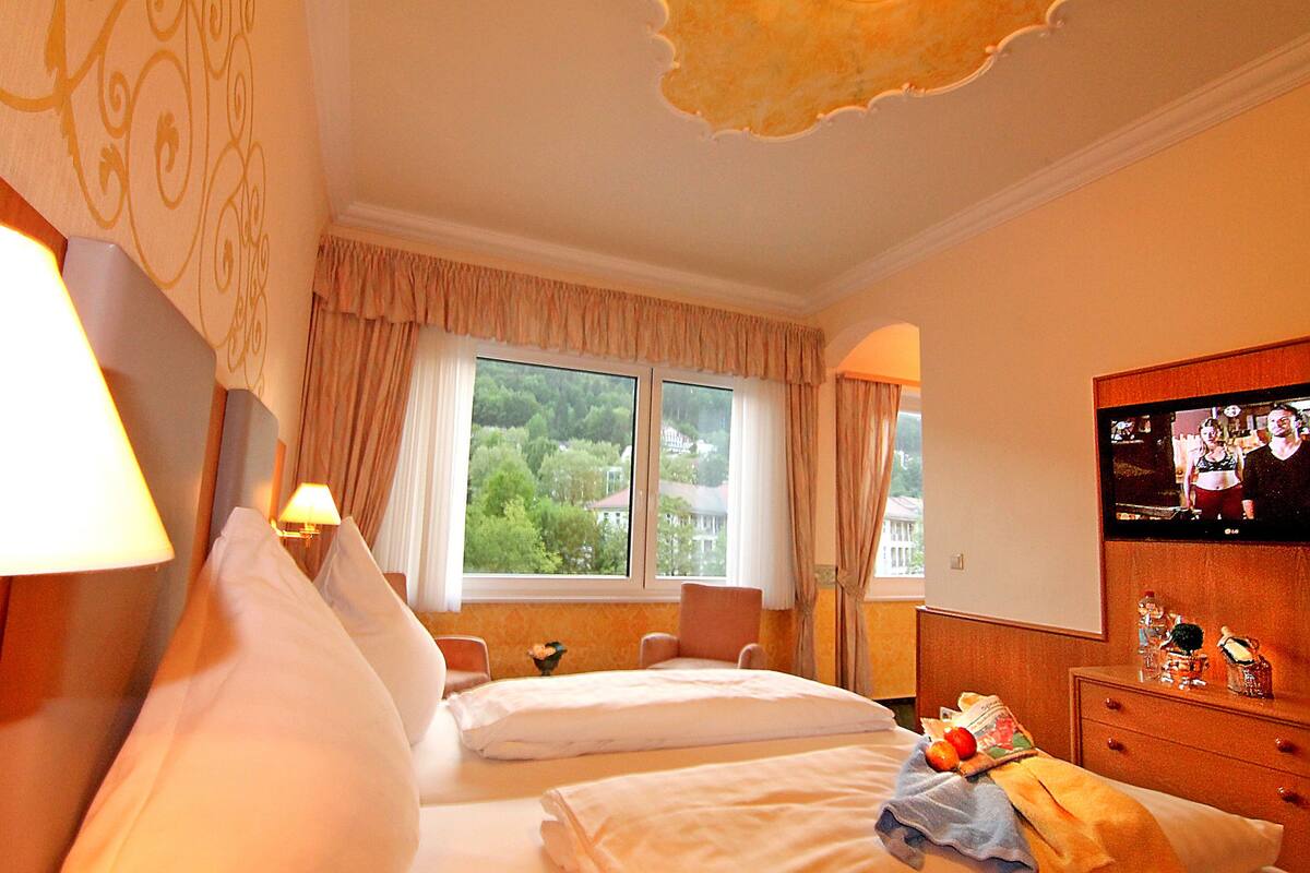 Double Room | Desk, WiFi (free), bed sheets