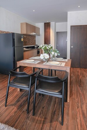 Dining - Family Size Suite - can accommodate up to 8 people. (Tambon Chang Moi)
