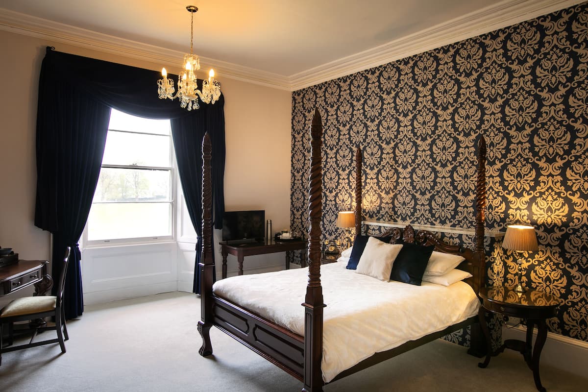 Doppelzimmer (Four Poster Bed)