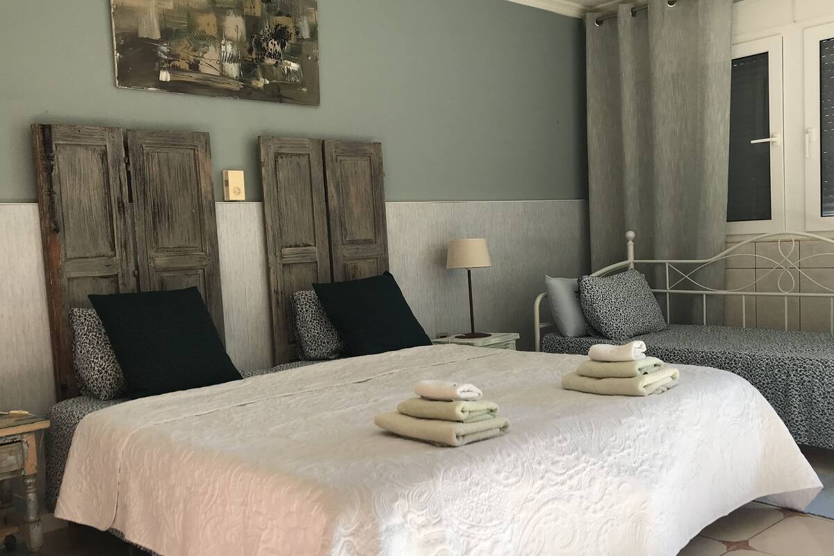 Blackout curtains, soundproofing, cots/infant beds, free WiFi
