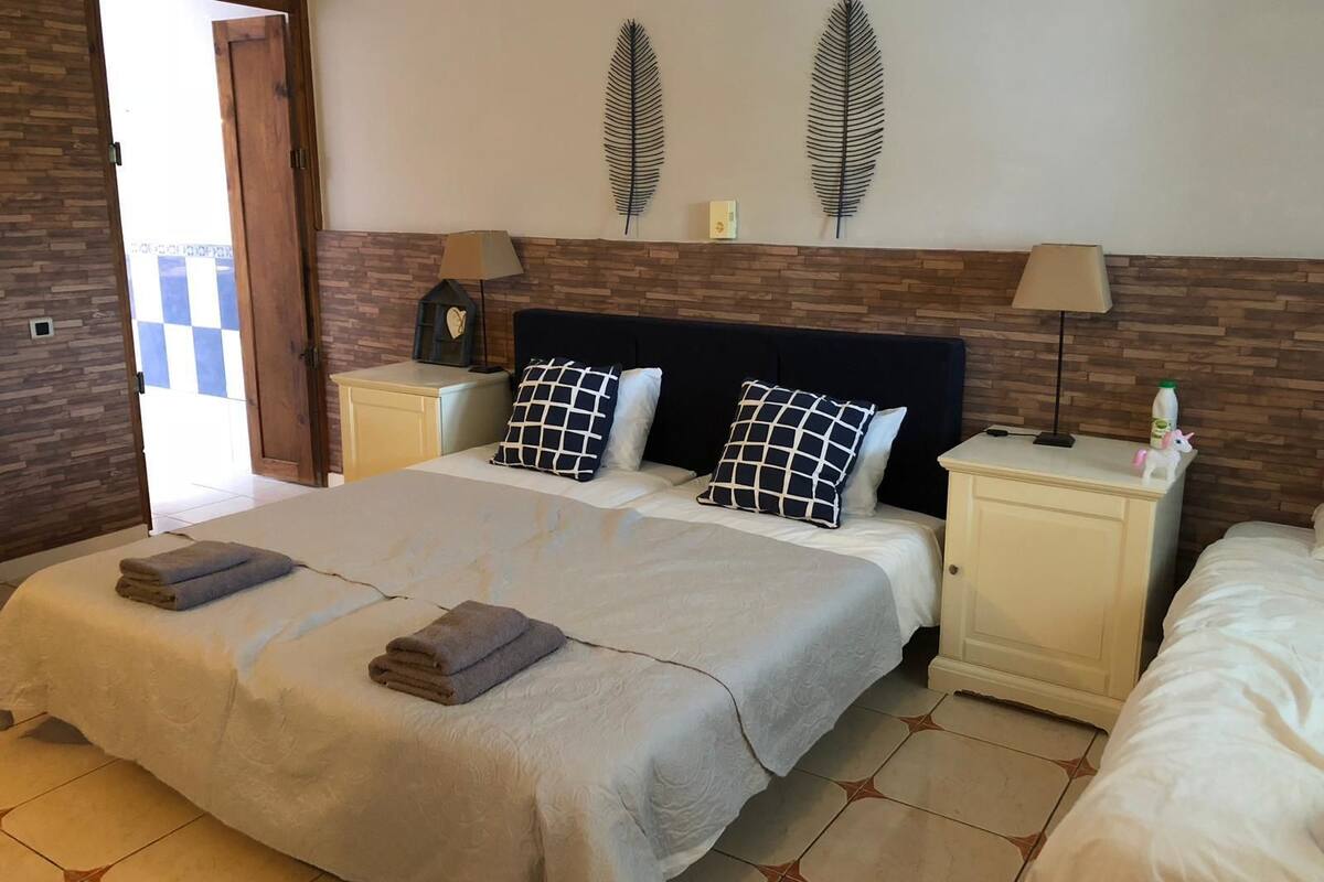 Blackout curtains, soundproofing, cots/infant beds, free WiFi