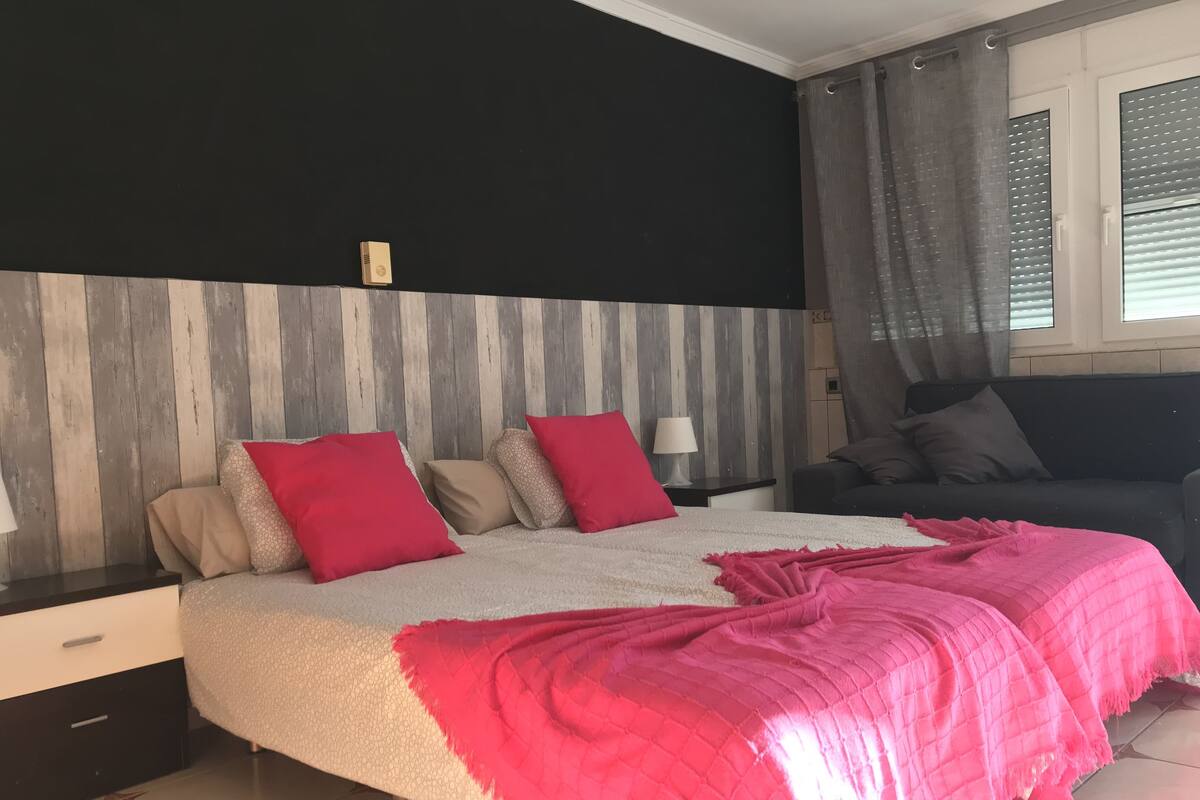 Blackout curtains, soundproofing, cots/infant beds, free WiFi