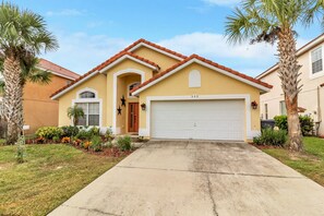 Vista frontal de la propiedad