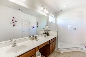 Ferienhaus (6 Bedrooms) | Badezimmer | Badewanne, Handtücher