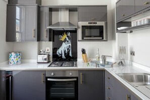 雪櫃、微波爐、特濃咖啡機、咖啡機/沖茶器