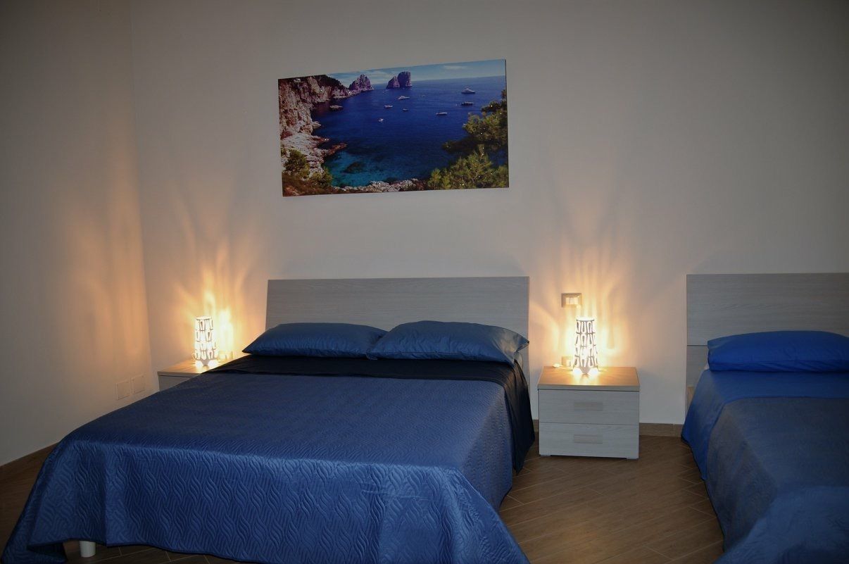 Camera tripla | Materassi in memory foam, una cassaforte in camera