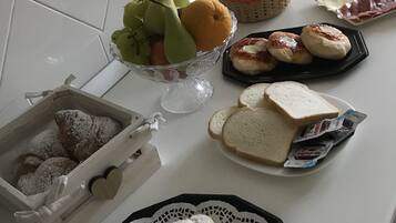 Desayuno buffet diario (EUR 10 por persona)