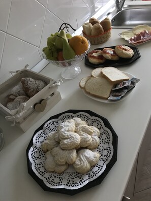 Daily buffet breakfast for a fee - Le Tre Gemme (Pompei)