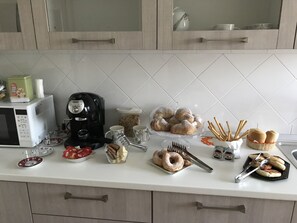 Daily buffet breakfast (EUR 10 per person) - Le Tre Gemme (Pompei)