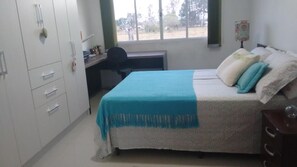In-room safe, individually furnished, desk, iron/ironing board - Sítio Sapiranga (Sapiranga)