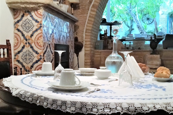 Daily full breakfast (EUR 20 per person)