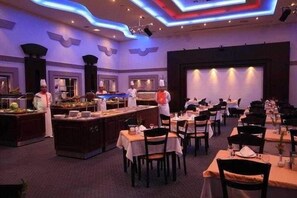 Breakfast, lunch and dinner served - Club Troy Hotel & Residence (Marmaris)