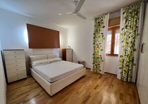 1 Schlafzimmer, Bügeleisen/Bügelbrett, Bettwäsche