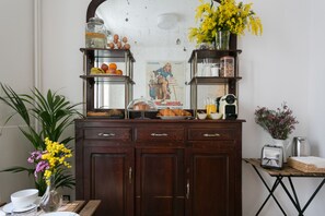 每日供应欧陆式早餐（每人 EUR 8）