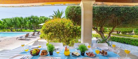 تناول الطعام