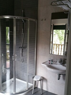 Bathroom shower - Hotel Restaurante Aldama (Amurrio)