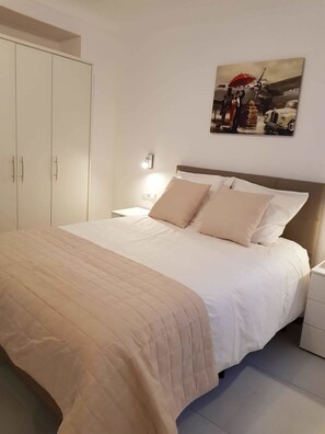 1 bedroom, individually decorated, individually furnished