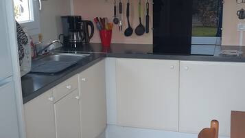 KĂŒhlschrank, Mikrowelle, Ofen, Herdplatte