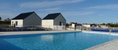 Piscine intérieure, piscine extérieure