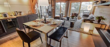 المنشأة من الداخل